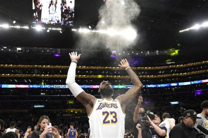 37.0 at 38: LeBron James goes on scoring tear after birthday