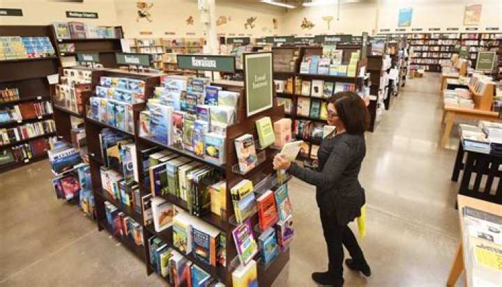 Bookstore makes a move to Kahului as it searches for a permanent home | News, Sports, Jobs