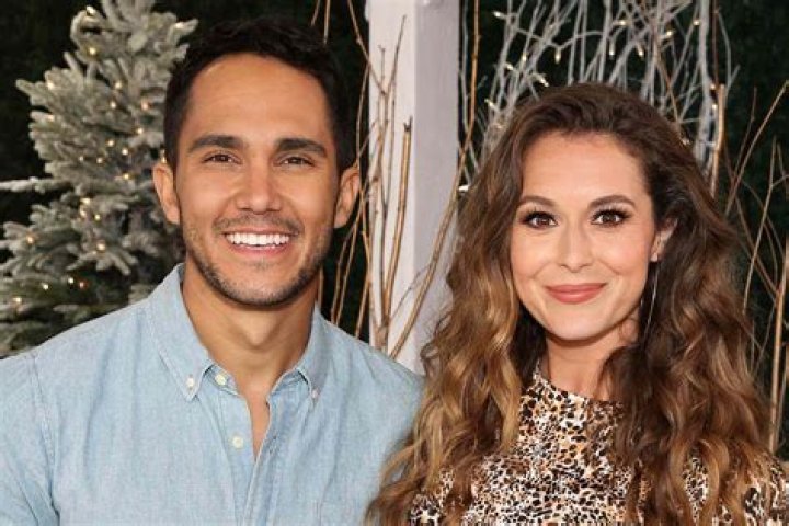 Carlos, Alexa PenaVega caught up in Maui’s vacation rental housing debate | News, Sports, Jobs