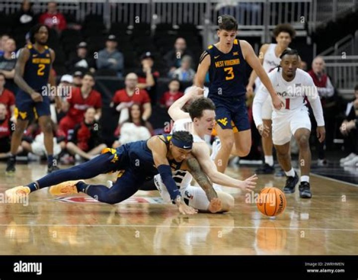 RaeQuan Battle, Pat Suemnick lead West Virginia over No. 3 Kansas 91-85 | National News