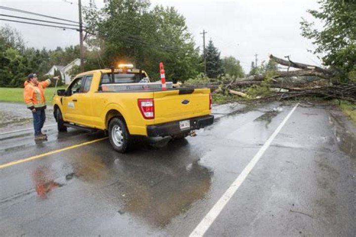 Thousands without power and 1 dead after Atlantic storm Lee pummels New England and Maritime Canada